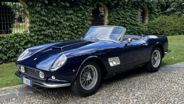 Оказва се, че Кейдж е голям фен на марката, тъй като той също караше Ferrari 250 GT California Spyder между 2003 и 2007 г. Колата е продадена нова през 1959 г. на д-р Карло Иноченти от Рим, но е изнесена в САЩ през 1972 г. от известния състезателен пилот Луиджи Чинети. След това минава през ръцете на още трима собственици, преди да попадне в колекцията на актьора. 250 GT California е завършен в нюанс на наситено черно, с подходящ мек покрив от черен плат.

Кейдж показа колата на The Quail, A Motorsports Gathering през 2004 г., престижно събитие в Калифорния, където най-известните колекционери в света изправят своите най-добри автомобили един срещу друг. Е , не спечели.
